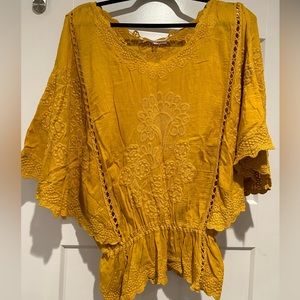 Beautiful embroidered shirt with wing sleeves and elastic waist